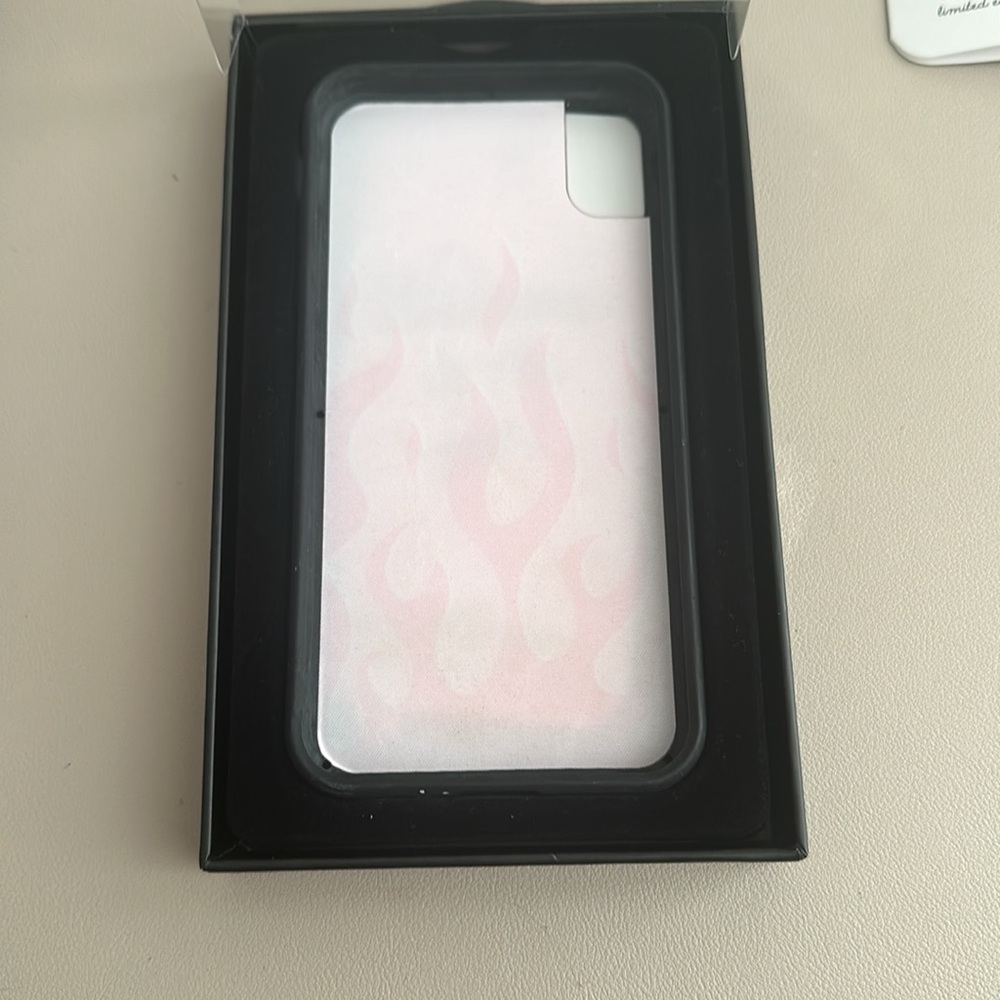 4 Wildflower IPhone XR cases. (Message to buy just specific one(s) or comment). - Picture 8 of 14